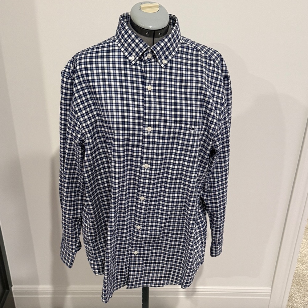 Large Vineyard vines button down long sleeve shirt